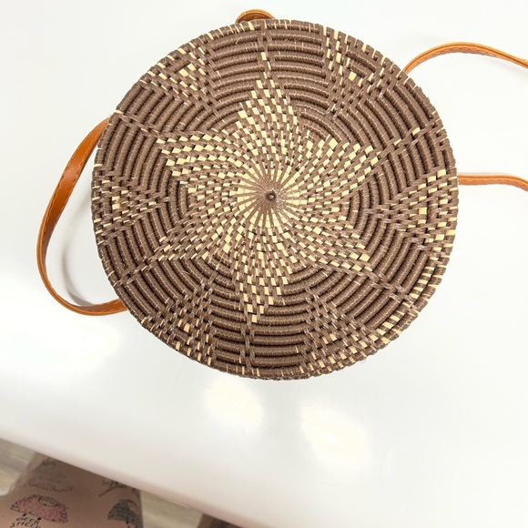 Cottagecore Styled Bundle – Houndstooth Skirt, Ruffled Blouse & Rattan Purse - Picture 4 of 15